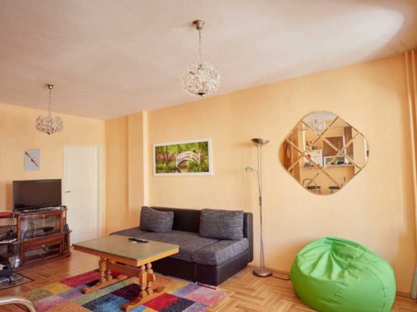 Дава се под наем Двустаен апартамент в София, Лозенец - 75 кв.м за 687.99 € - Снимка #1