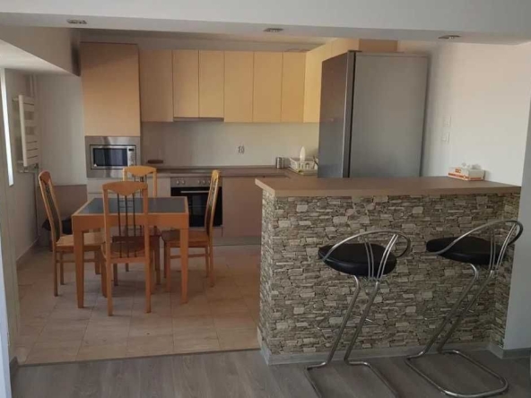 Дава се под наем Тристаен апартамент в Пловдив, Беломорски - 90 кв.м за 341.7 € - Снимка #1