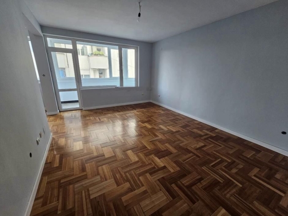 Дава се под наем Тристаен апартамент в София, Витоша - 90 кв.м за 749 € - Снимка #1