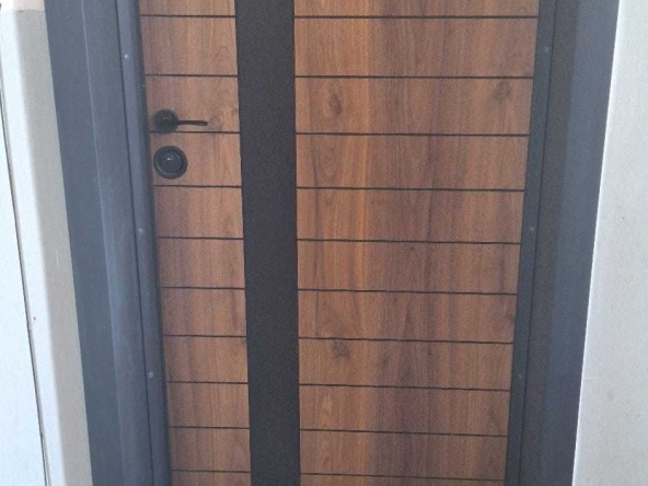 Тристаен апартамент в Разград, Център - 90 кв.м за 1615 €/кв.м - Снимка #1