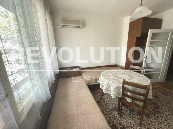 Дава се под наем Двустаен апартамент в Варна, Зимно кино Тракия - 55 кв.м за 300 € - Снимка #1