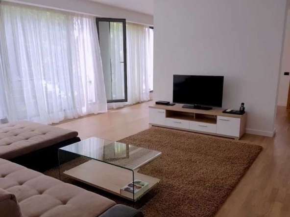 Дава се под наем Едностаен апартамент в Бургас, Изгрев - 40 кв.м за 188.7 € - Снимка #1