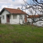 Дава се под наем Къща в с. Изворище, Област Бургас - 55 кв.м за 153 € - Снимка #1