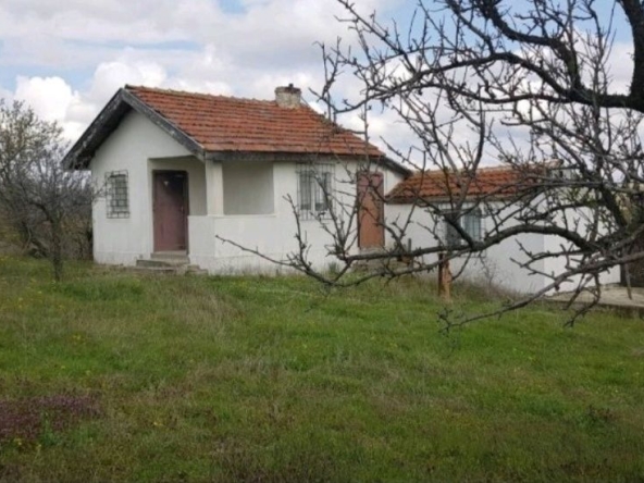 Дава се под наем Къща в с. Изворище, Област Бургас - 55 кв.м за 153 € - Снимка #1