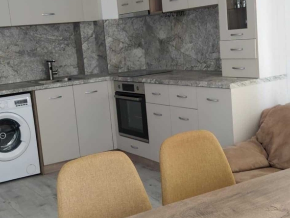 Дава се под наем Тристаен апартамент в Варна, Център - 60 кв.м за 612 € - Снимка #1