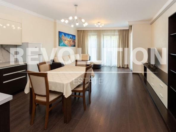 Дава се под наем Тристаен апартамент в к.к. Св.Св. Константин и Елена - 100 кв.м за 1000 € - Снимка #1