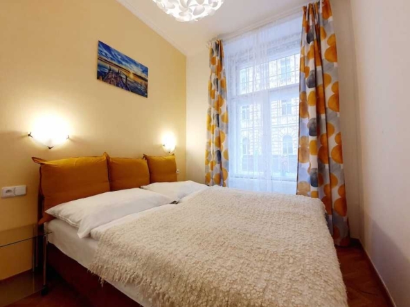 Дава се под наем Двустаен апартамент в Пловдив, Център - 72 кв.м за 306 € - Снимка #1