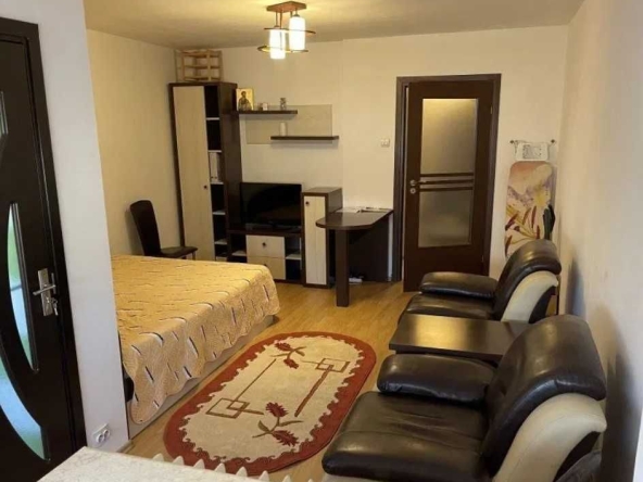 Дава се под наем Тристаен апартамент в Пловдив, Кършияка - 89 кв.м за 321.3 € - Снимка #1