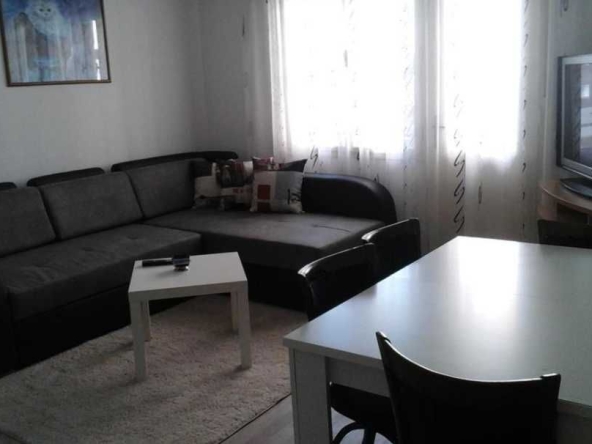 Дава се под наем Двустаен апартамент в Пловдив, Гагарин - 65 кв.м за 204 € - Снимка #1