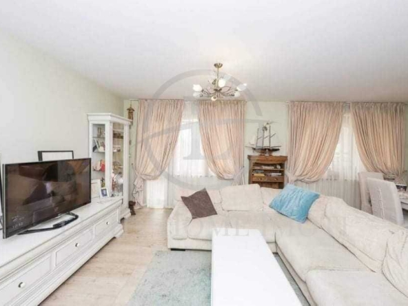 Тристаен апартамент в Пловдив, Остромила - 168 кв.м за 1399 €/кв.м - Снимка #1