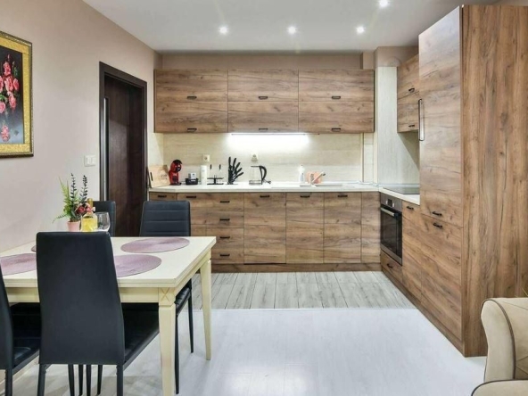 Дава се под наем Тристаен апартамент в Варна, Конфуто - 80 кв.м за 716 € - Снимка #1