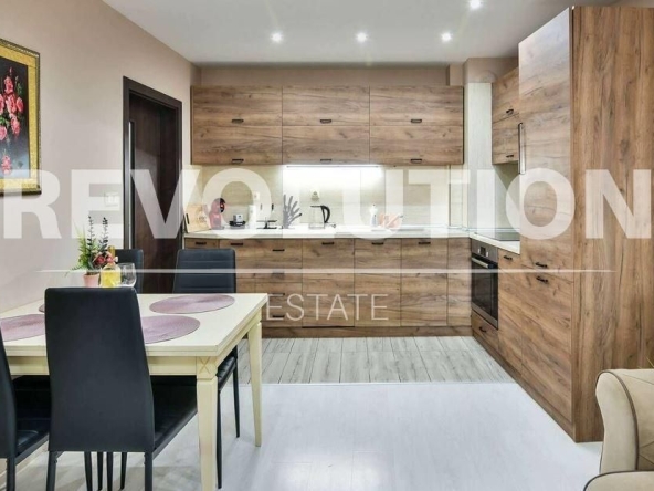 Дава се под наем Тристаен апартамент в Варна, Конфуто - 80 кв.м за 710 € - Снимка #1