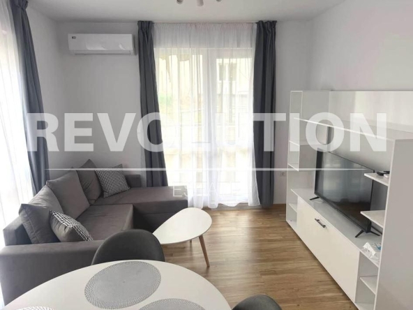 Дава се под наем Двустаен апартамент в Варна, м-т Пчелина - 65 кв.м за 450 € - Снимка #1