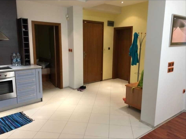 Дава се под наем Двустаен апартамент в Шумен, Център - 65 кв.м за 331.5 € - Снимка #1