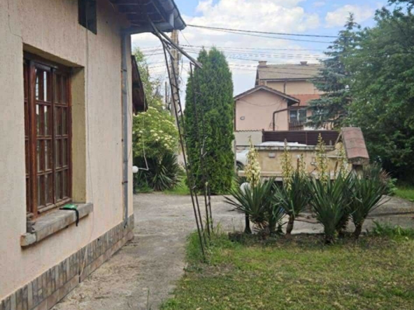 Дава се под наем Къща в с. Волуяк, Област София-град - 60 кв.м за 700 € - Снимка #1