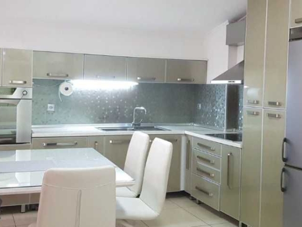 Дава се под наем Тристаен апартамент в Пловдив, Център - 90 кв.м за 331.5 € - Снимка #1