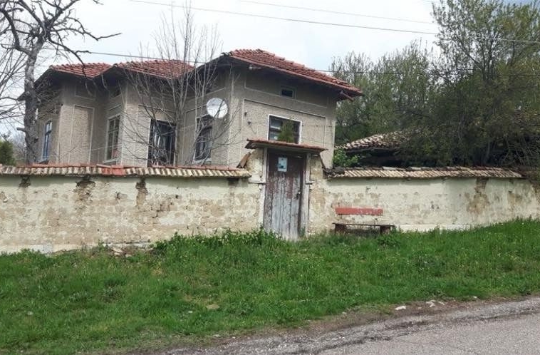 Къща в с. Ломци, Област Търговище - 100 кв.м за 148 €/кв.м - Снимка #1