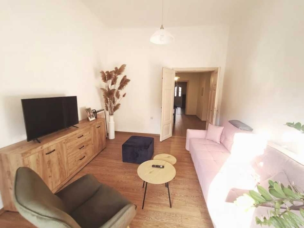 Дава се под наем Двустаен апартамент в Пловдив, Остромила - 87 кв.м за 270.3 € - Снимка #1