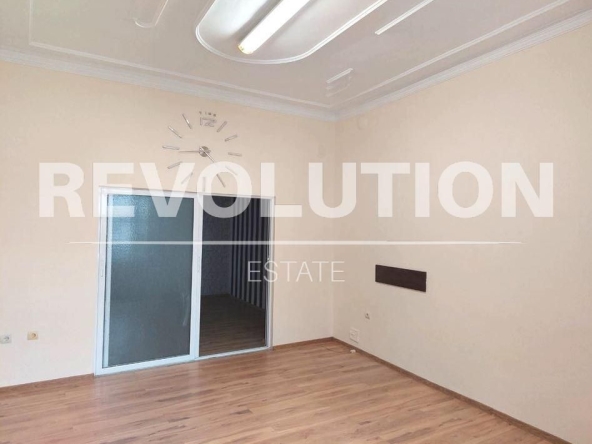 Дава се под наем Офис в Варна, Център - 75 кв.м за 648.21 € - Снимка #1
