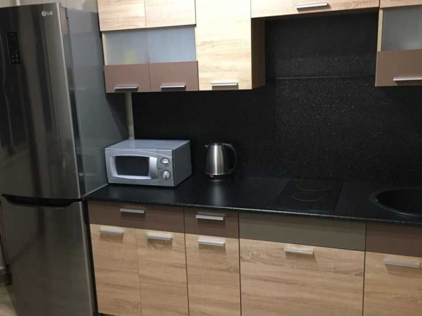 Дава се под наем Тристаен апартамент в Бургас, Победа - 90 кв.м за 290.7 € - Снимка #1