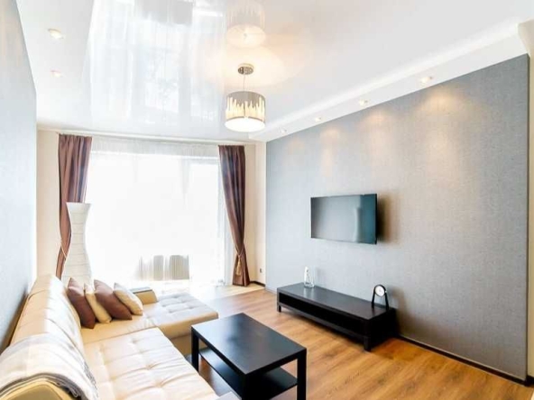 Дава се под наем Двустаен апартамент в Пловдив, Каменица 2 - 60 кв.м за 300.9 € - Снимка #1