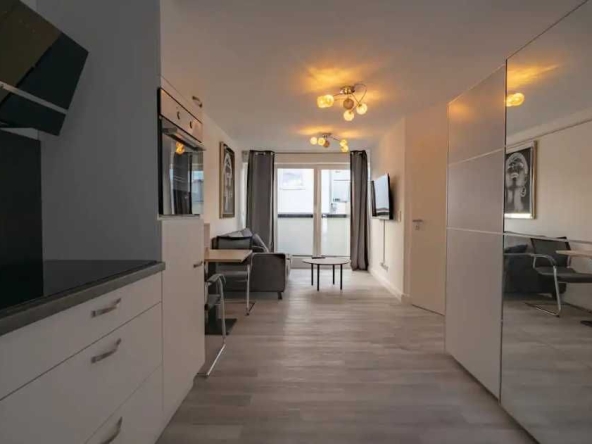 Дава се под наем Двустаен апартамент в Пловдив, Гагарин - 50 кв.м за 180 € - Снимка #1