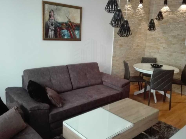 Дава се под наем Двустаен апартамент в Пловдив, Кючук Париж - 60 кв.м за 270.3 € - Снимка #1