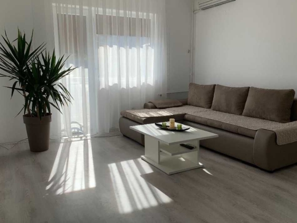 Дава се под наем Тристаен апартамент в Бургас, Зорница - 110 кв.м за 341.7 € - Снимка #1