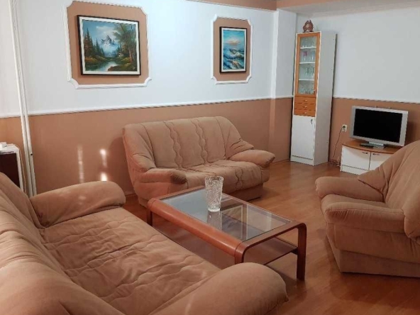 Дава се под наем Тристаен апартамент в Пловдив, Южен - 90 кв.м за 290.7 € - Снимка #1