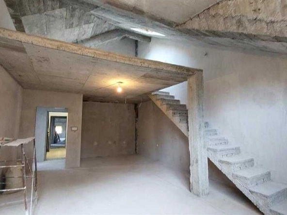 Тристаен апартамент в Габрово, Център - 133 кв.м за 567 €/кв.м - Снимка #1