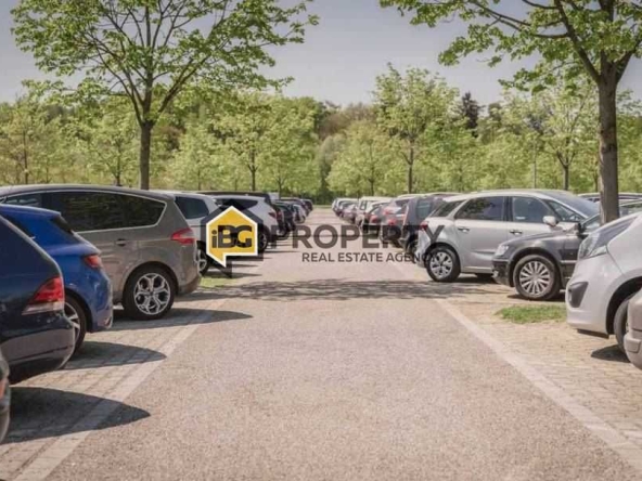 Дава се под наем Гараж / Паркомясто в Бяла - 15 кв.м за 6782.49 € - Снимка #1