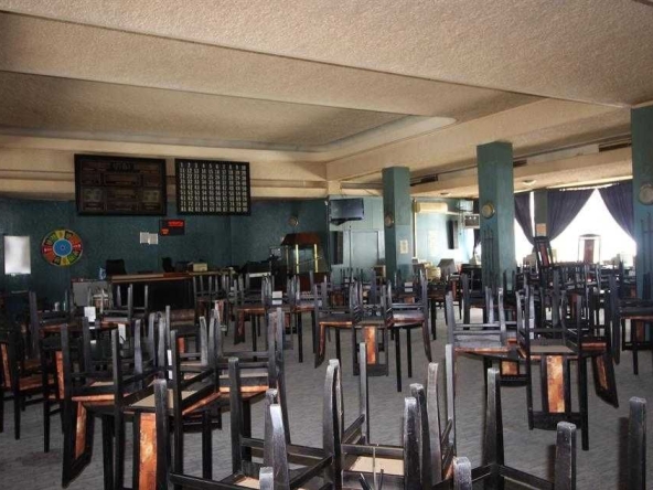 Магазин в Габрово, Център - 570 кв.м за 537 €/кв.м - Снимка #1