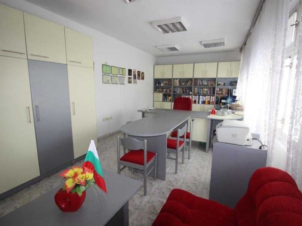 Офис в Габрово, Център - 211 кв.м за 230 €/кв.м - Снимка #1