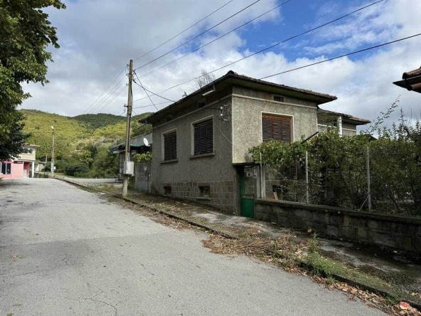 Къща в с. Дамяново, Област Габрово - 190 кв.м за 121 €/кв.м - Снимка #1