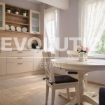 Дава се под наем Четиристаен апартамент в Варна, Център - 80 кв.м за 698.19 € - Снимка #1