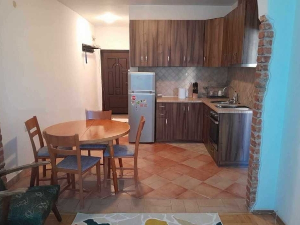 Дава се под наем Тристаен апартамент в София, Оборище - 76 кв.м за 714 € - Снимка #1