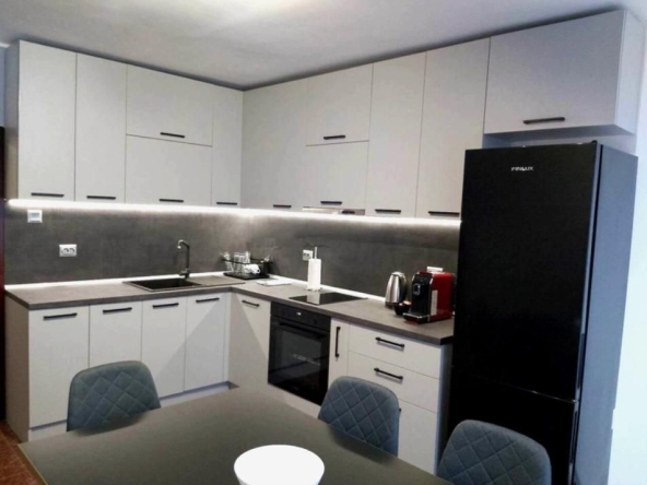 Дава се под наем Двустаен апартамент в Бургас, Възраждане - 85 кв.м за 459 € - Снимка #1