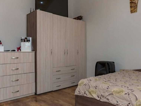 Дава се под наем Едностаен апартамент в Бургас, Меден рудник - зона А - 42 кв.м за 200 € - Снимка #1