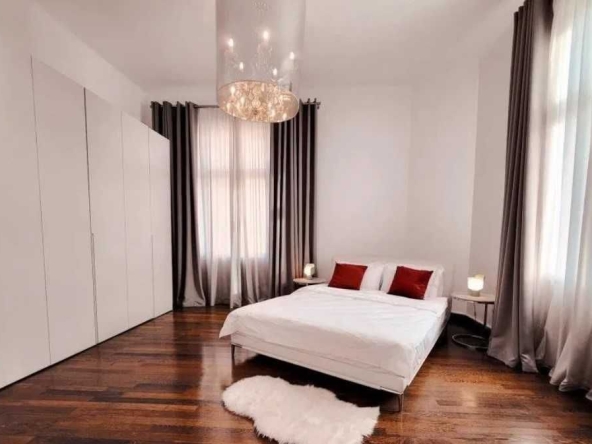 Дава се под наем Тристаен апартамент в Пловдив, Център - 76 кв.м за 209.1 € - Снимка #1