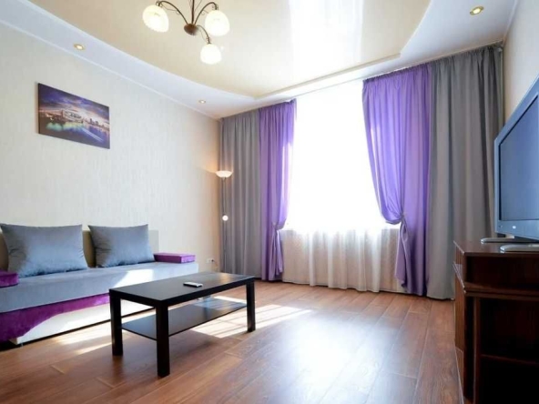 Дава се под наем Двустаен апартамент в Пловдив, Център - 45 кв.м за 153 € - Снимка #1