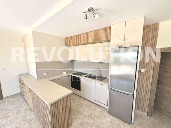 Дава се под наем Къща в Варна, Бриз - 156 кв.м за 1200 € - Снимка #1