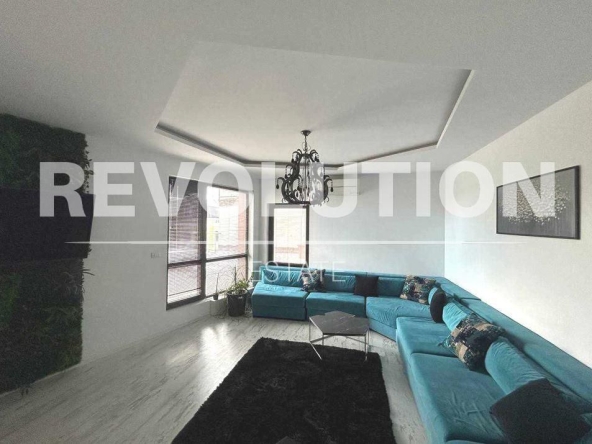 Дава се под наем Тристаен апартамент в Варна, Център - 100 кв.м за 1097.01 € - Снимка #1