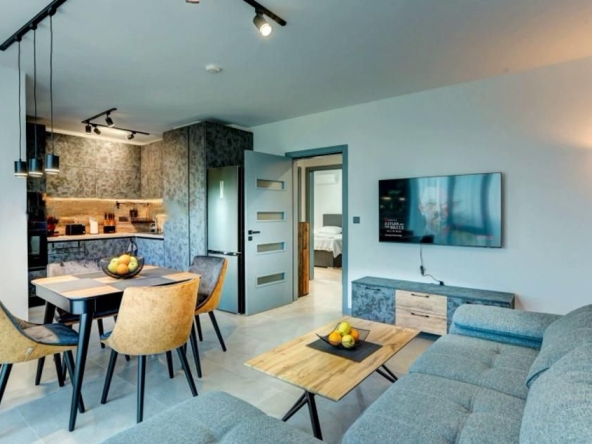 Дава се под наем Тристаен апартамент в Варна, Галата - 85 кв.м за 900 € - Снимка #1