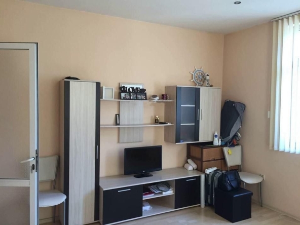 Дава се под наем Тристаен апартамент в София, Медицинска академия - 85 кв.м за 600 € - Снимка #1