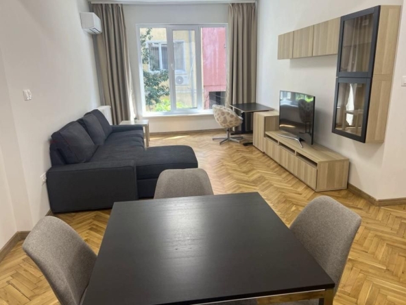Дава се под наем Двустаен апартамент в София, Център - 74 кв.м за 900 € - Снимка #1