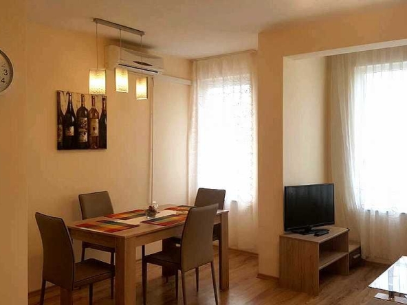 Дава се под наем Тристаен апартамент в Бургас, Изгрев - 80 кв.м за 165.75 € - Снимка #1