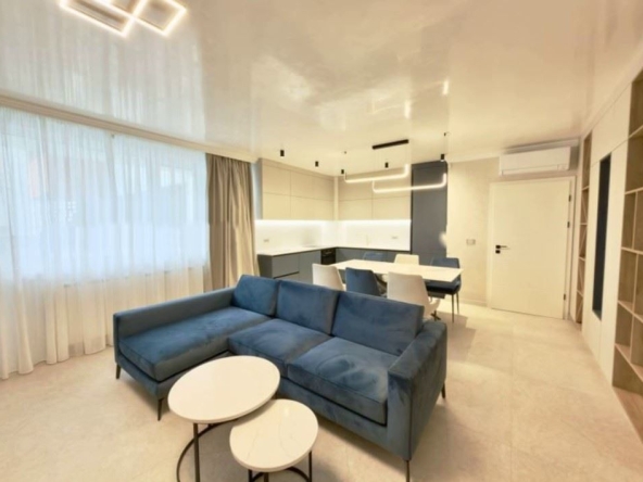 Дава се под наем Тристаен апартамент в София, Люлин 10 - 91 кв.м за 916.47 € - Снимка #1