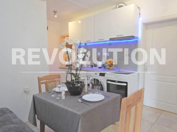 Дава се под наем Двустаен апартамент в Варна, Център - 30 кв.м за 400 € - Снимка #1