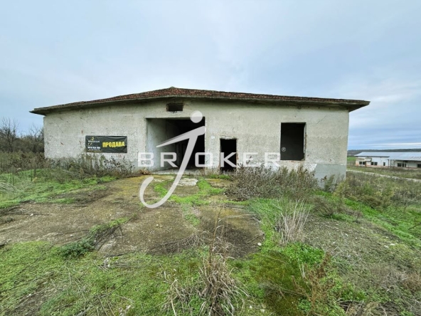 Промишлена сграда в с. Конуш, Област Хасково - 4743 кв.м за 11 €/кв.м - Снимка #1