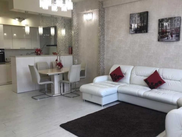 Дава се под наем Тристаен апартамент в Пловдив, Южен - 90 кв.м за 331.5 € - Снимка #1